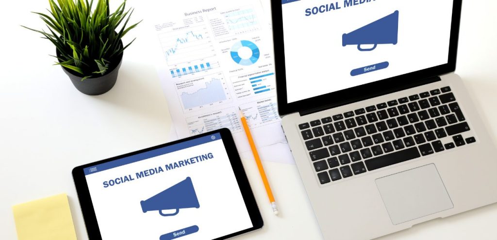 소셜 미디어 및 커뮤니티 참여