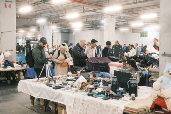 Bargain hunters explore diverse items at an indoor flea market in İstanbul, Türkiye.