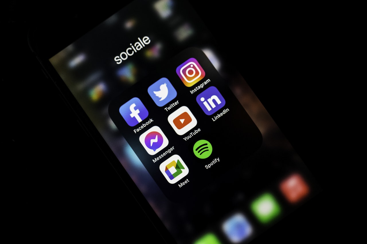 Cost Structures Compared — Forum Marketing vs Social Media Marketing: Which Is Right for You?