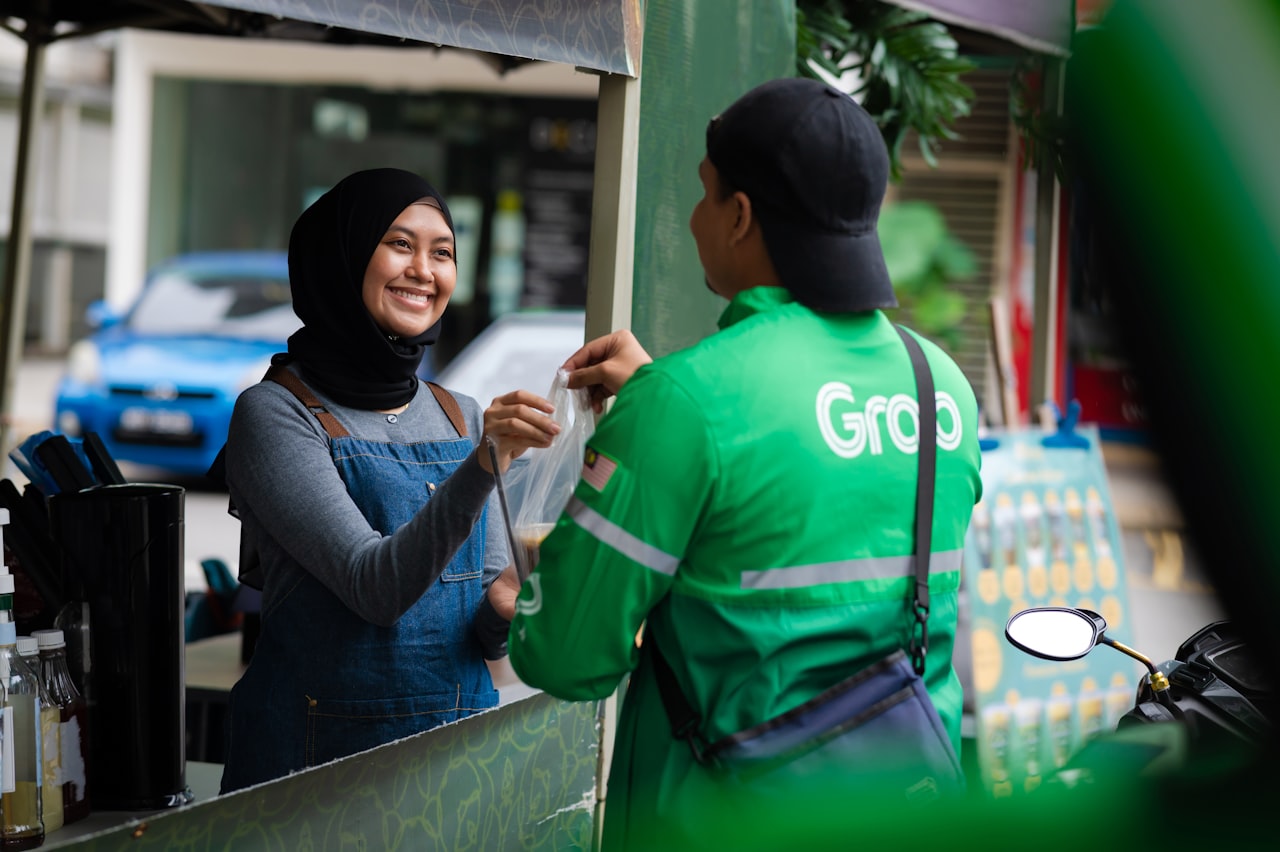 Who Should Advertise on Grab — Grab Ads Singapore: Is It Worth It? (Full Breakdown)