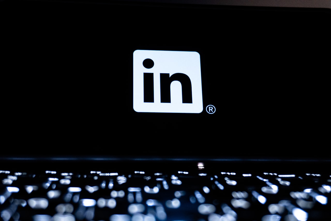 B2B Benchmarks for Singapore in 2026 — LinkedIn Ads Metrics for Singapore B2B Marketers in 2026