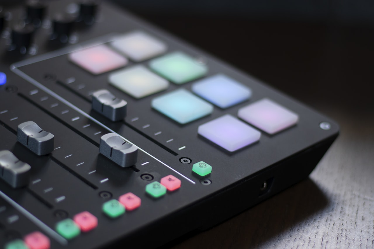 Sonic Branding: Creating Your Audio Identity โ Audio Marketing: Spotify Ads, Voice Search and Sonic Branding