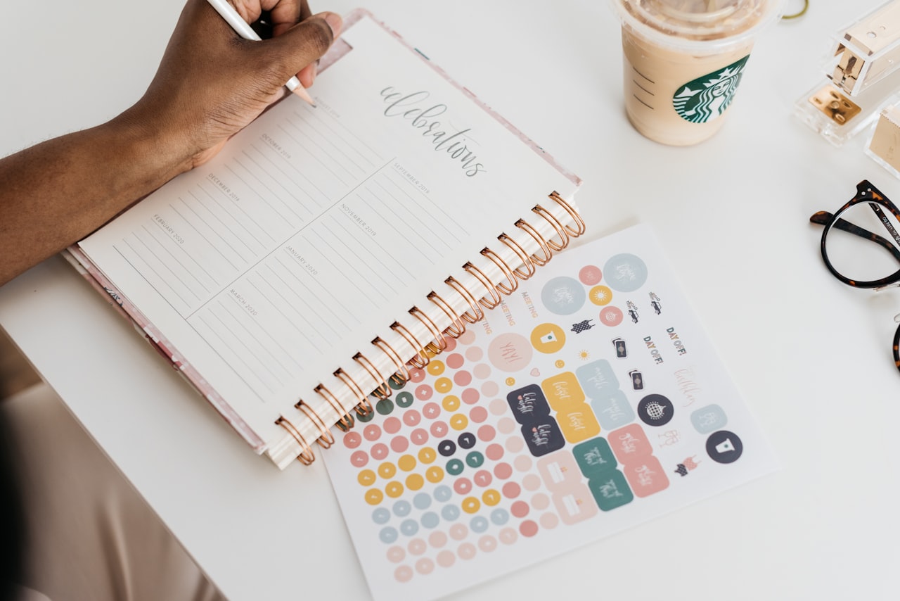 Choosing the Right Tool for Your Business — Best Scheduling and Booking Tools for Businesses in 2026
