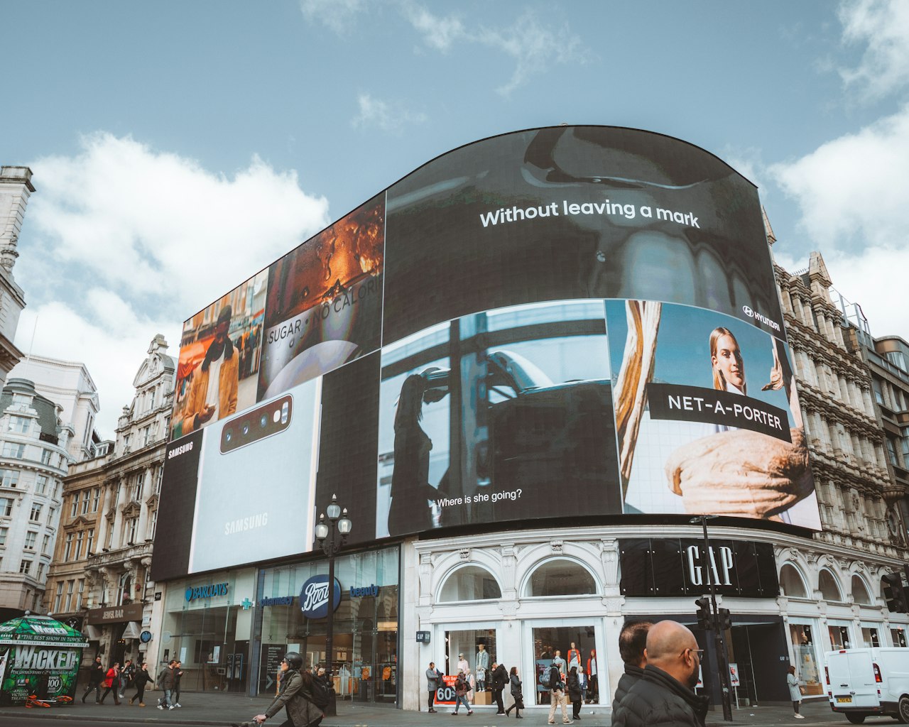 Contextual vs Behavioural Targeting — Contextual Advertising: How It Works and Why It Matters in a Cookieless World