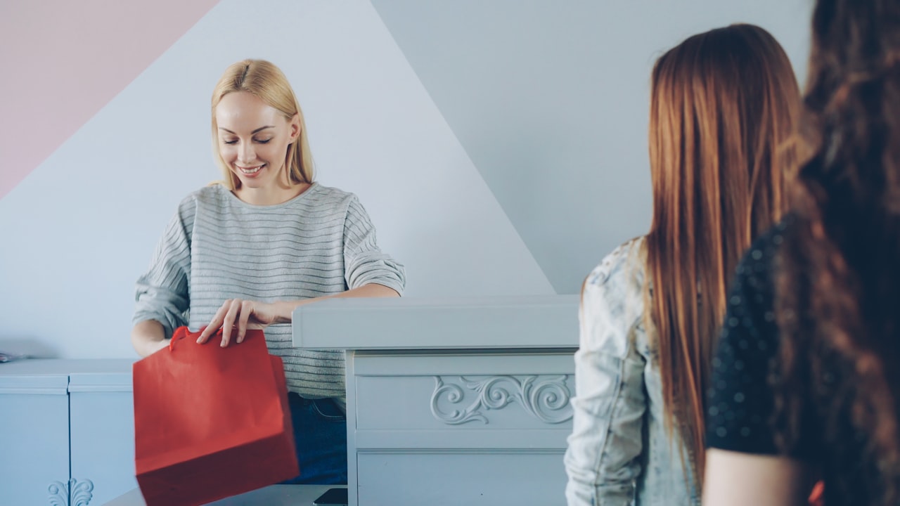 Status and Tier Systems in Loyalty Programmes — The Psychology of Customer Loyalty: Why People Stay with Brands