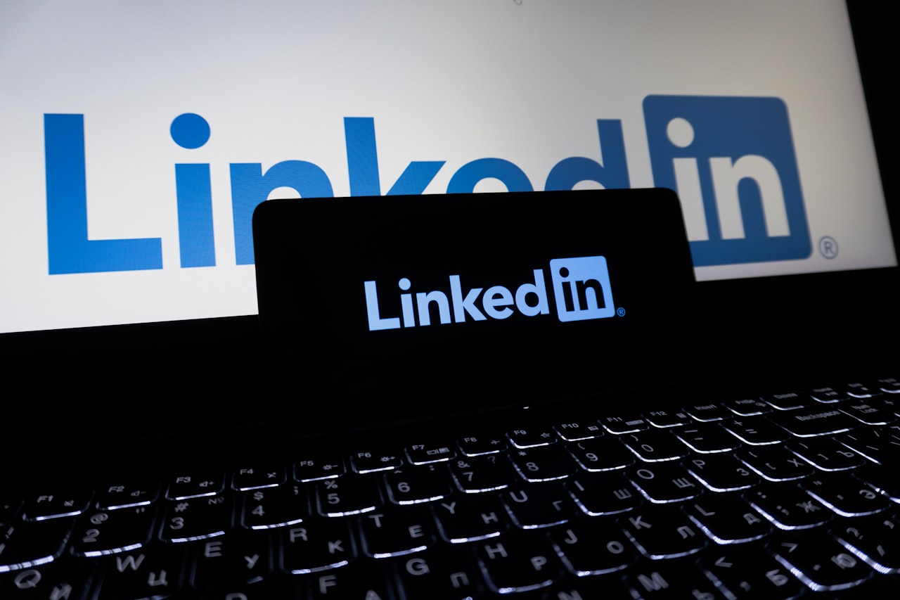 Journalist Outreach: Finding and Pitching the Right Contacts — Digital PR for Link Building: Earn Authority Links Through Newsworthy Content