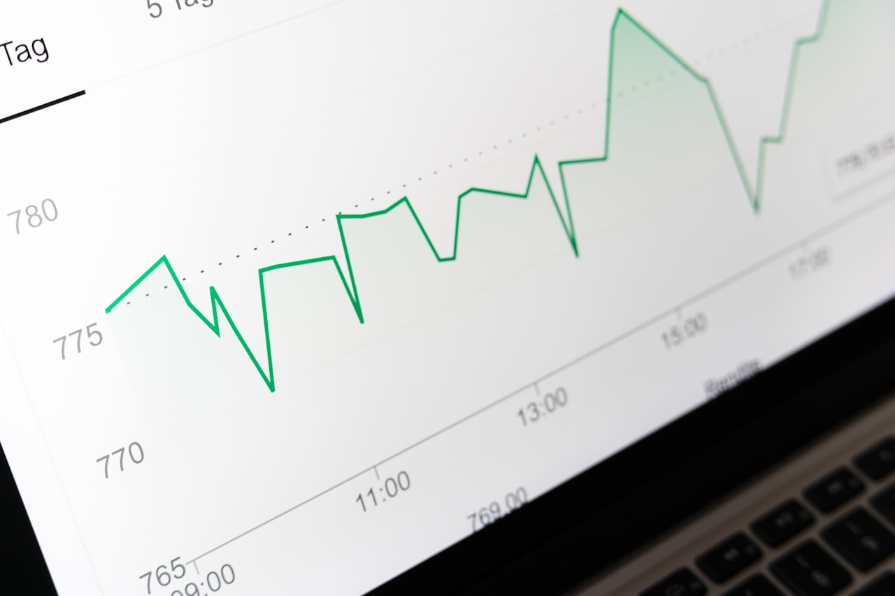 Mobile vs Desktop Email Opens — Email Marketing Statistics and Benchmarks for 2026