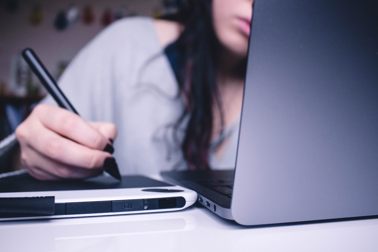 The Motion Graphics and Video Premium — Graphic Designer Salary in Singapore: 2026 Salary Range