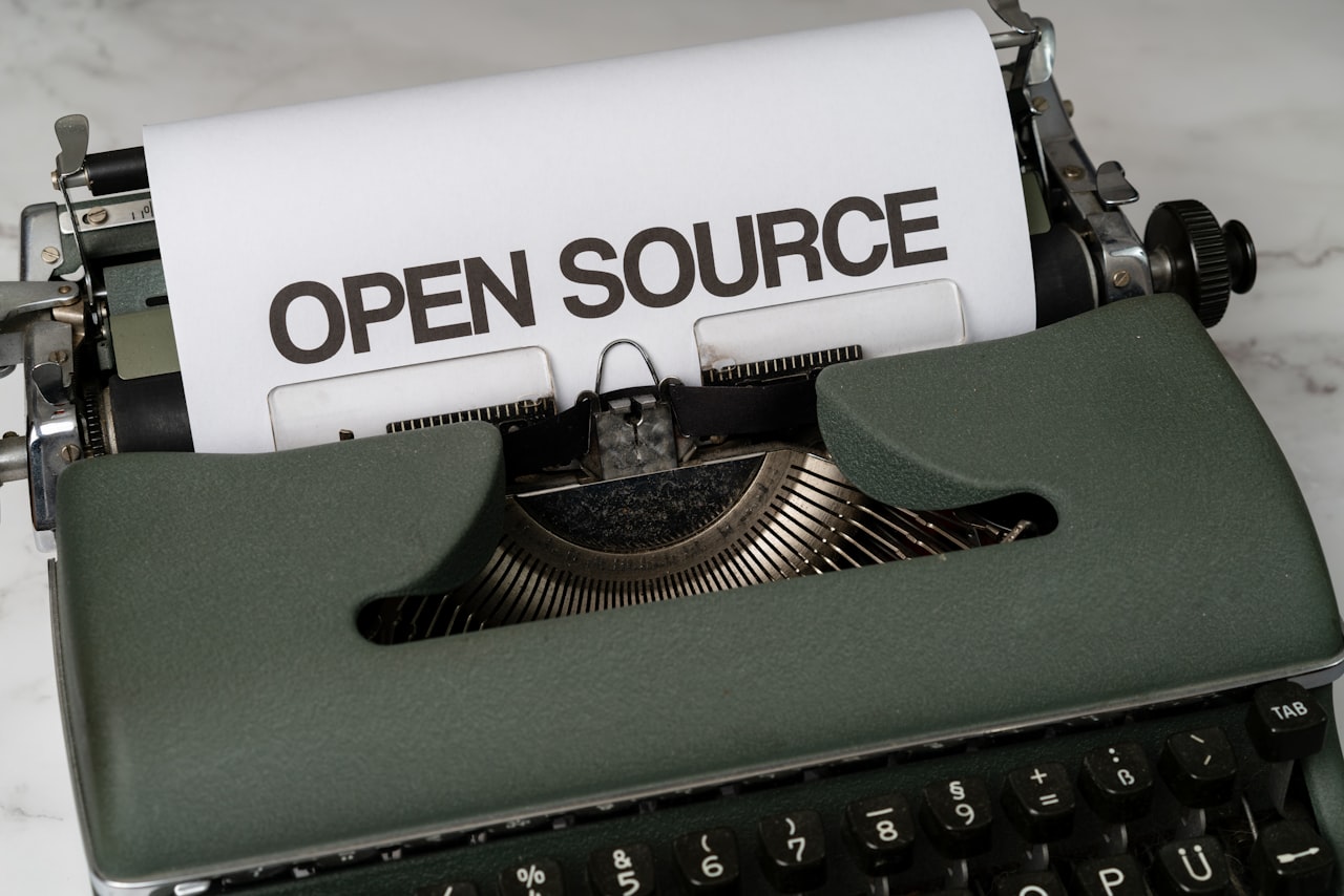 Red Flags and Green Flags — How to Hire a Copywriter: Finding the Right Fit