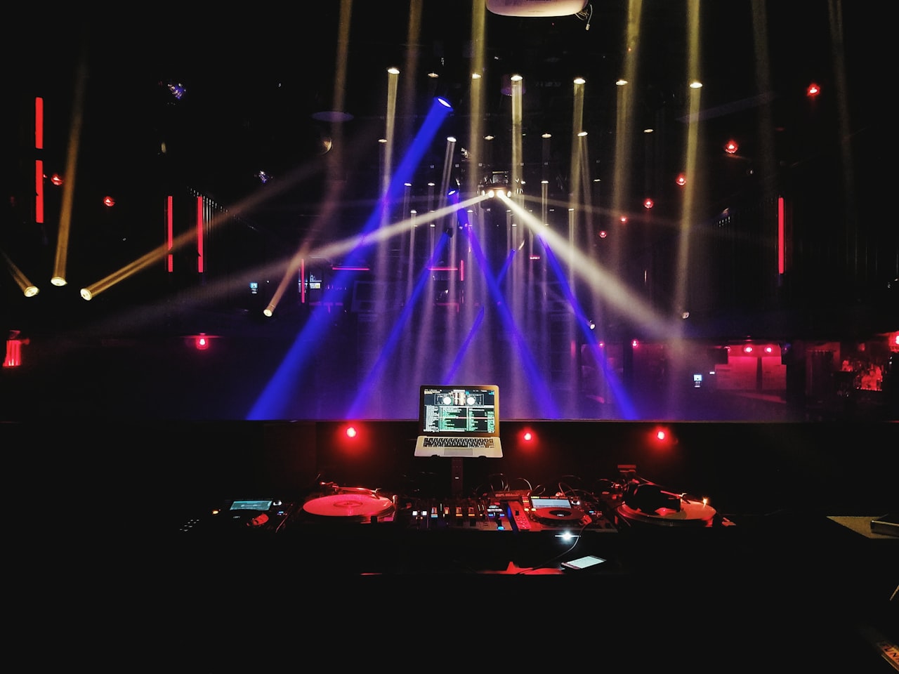 Measuring Hybrid Event Success — Hybrid Event Marketing: How to Engage Both In-Person and Virtual Audiences Effectively
