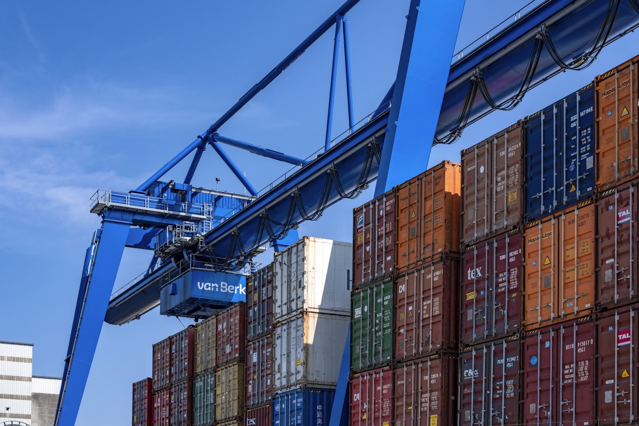 B2B Marketing for Logistics Companies — Logistics Market Entry in Singapore: Free Trade Zones, Permits and Marketing