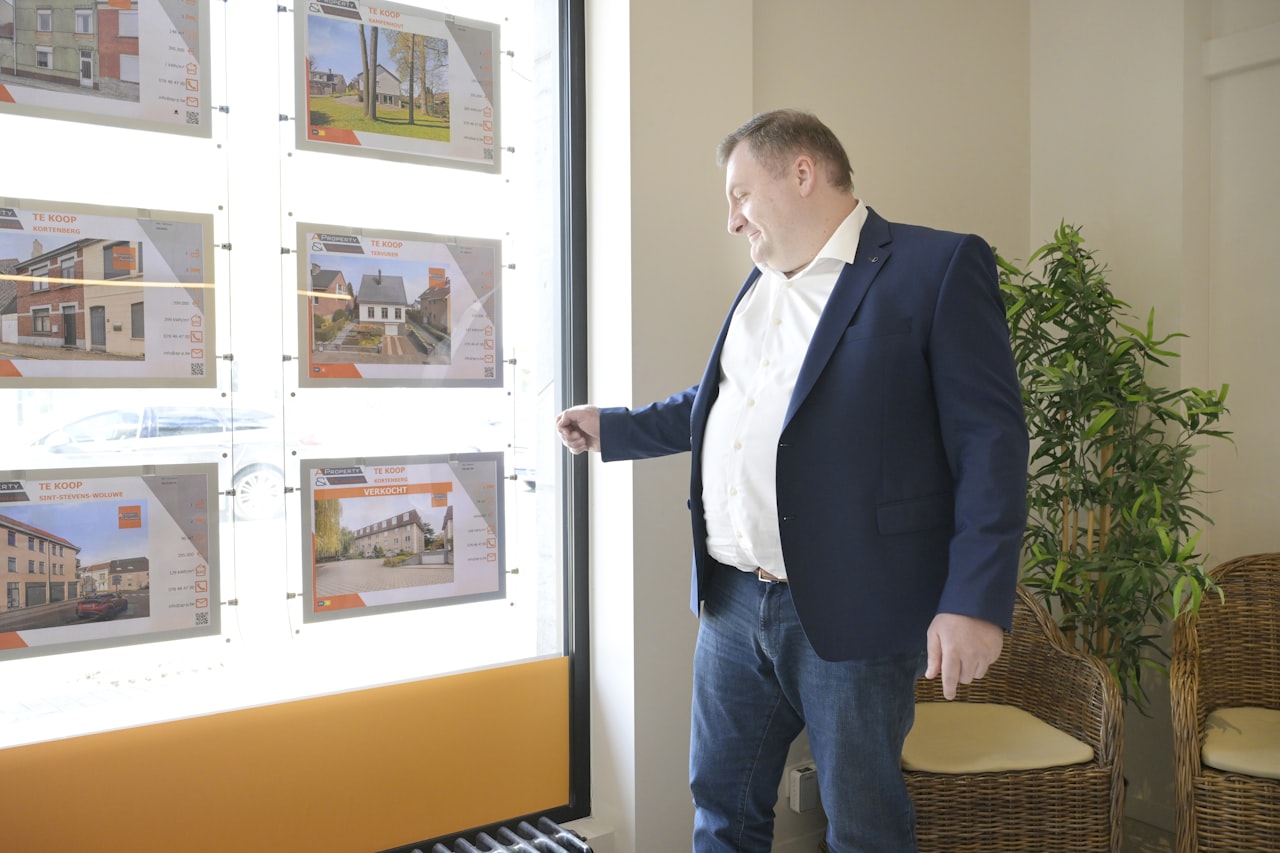 Pros and Cons Analysis — Marketing Agency vs In-House Team: Which Is Right for You