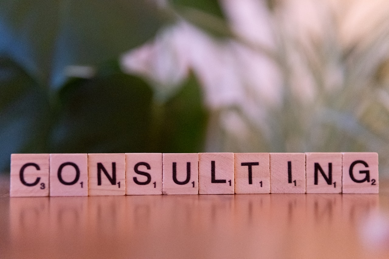 Freelance Consultant vs Agency Consultant โ How Much Does a Marketing Consultant Cost in Singapore?