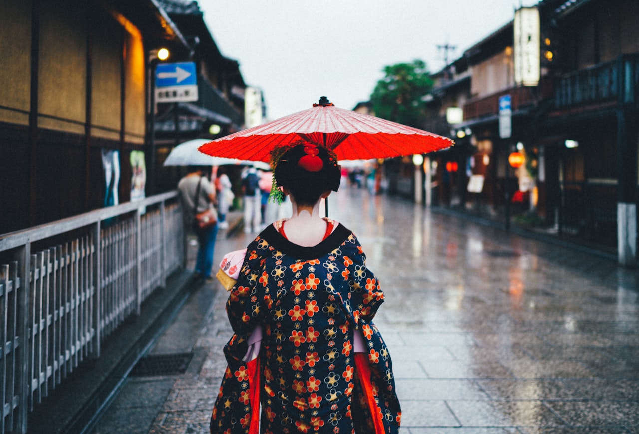 Cultural Expectations and Consumer Behaviour — Marketing to Japanese Consumers in Singapore: Channels and Cultural Nuances