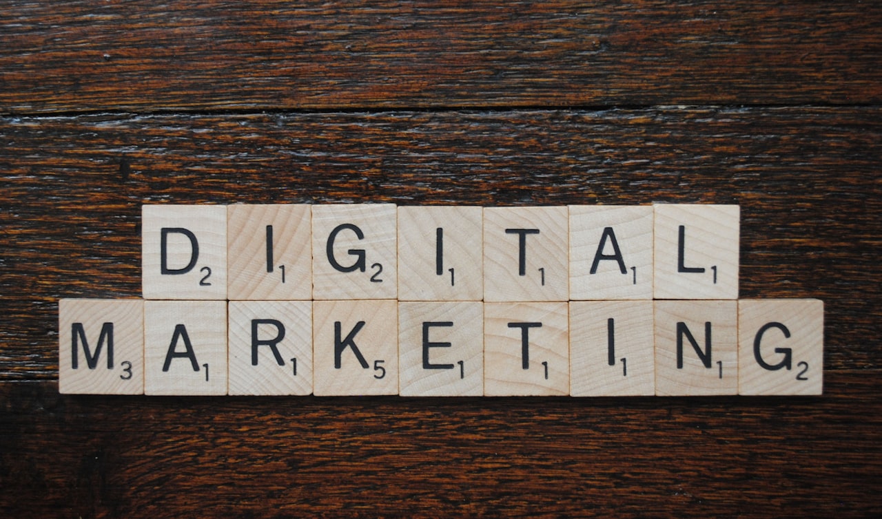 Marketing to Attract and Retain Buyers — Marketplace Marketing: Grow Your Platform With Buyers and Sellers