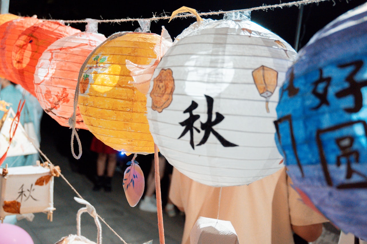 Lantern Themes and Visual Storytelling — Mid-Autumn Festival Marketing Ideas for Singapore Businesses