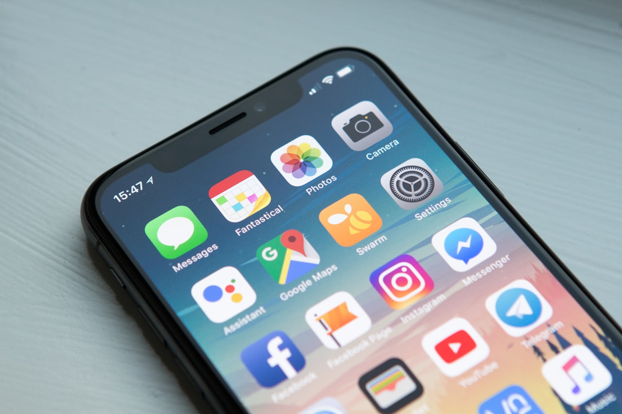 Designing for the Thumb Zone — Mobile UX for Conversions: Optimise the Mobile Experience for Revenue