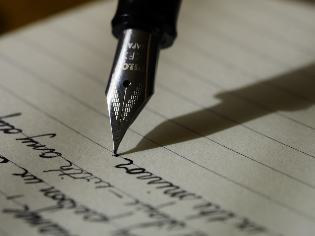 Power Words That Trigger Responses — Persuasive Copywriting: Write Words That Drive Action