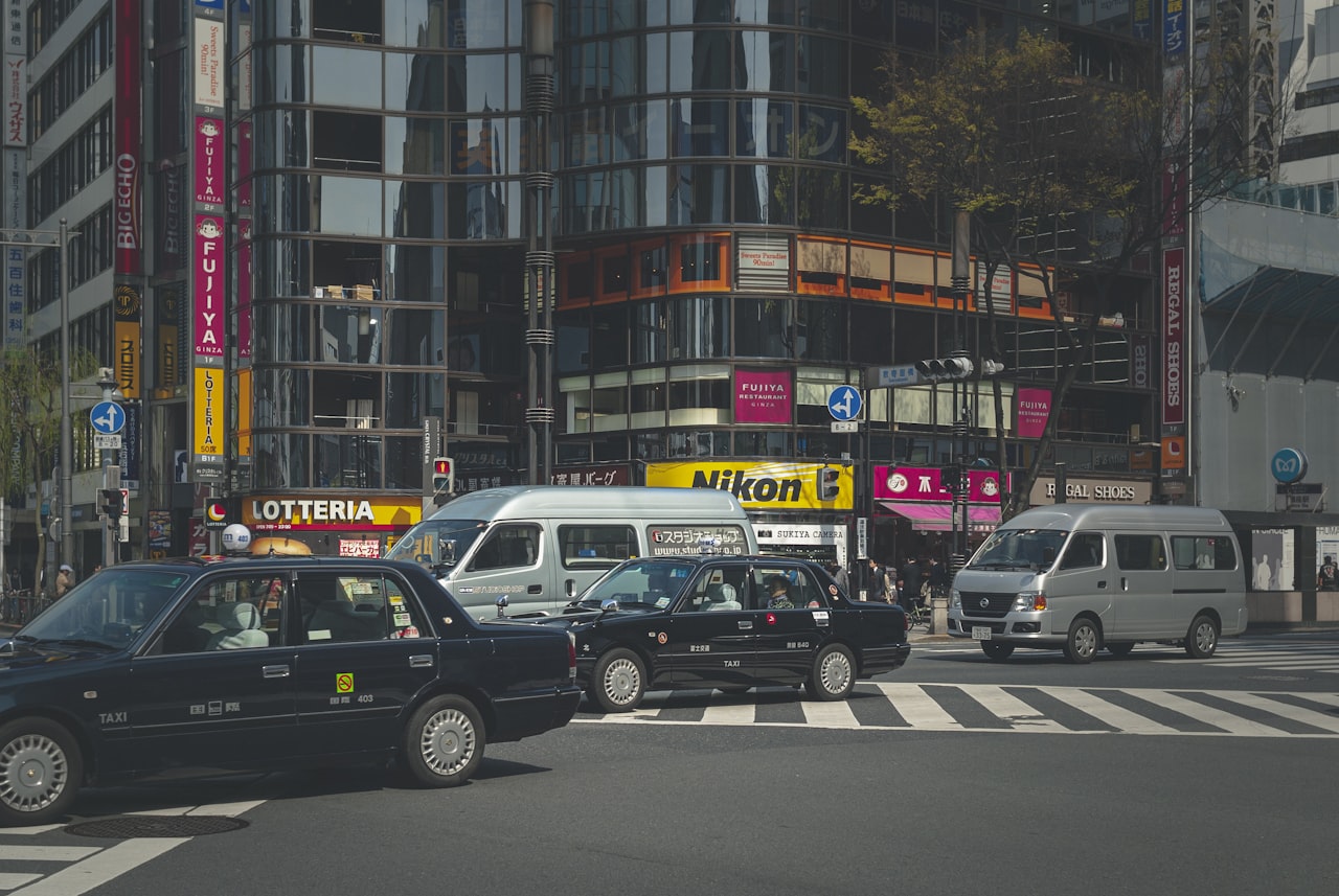 Connecting Taxi Ads to Digital Campaigns — Taxi and Private Hire Advertising in Singapore: Wrap, Screen and Top Ads
