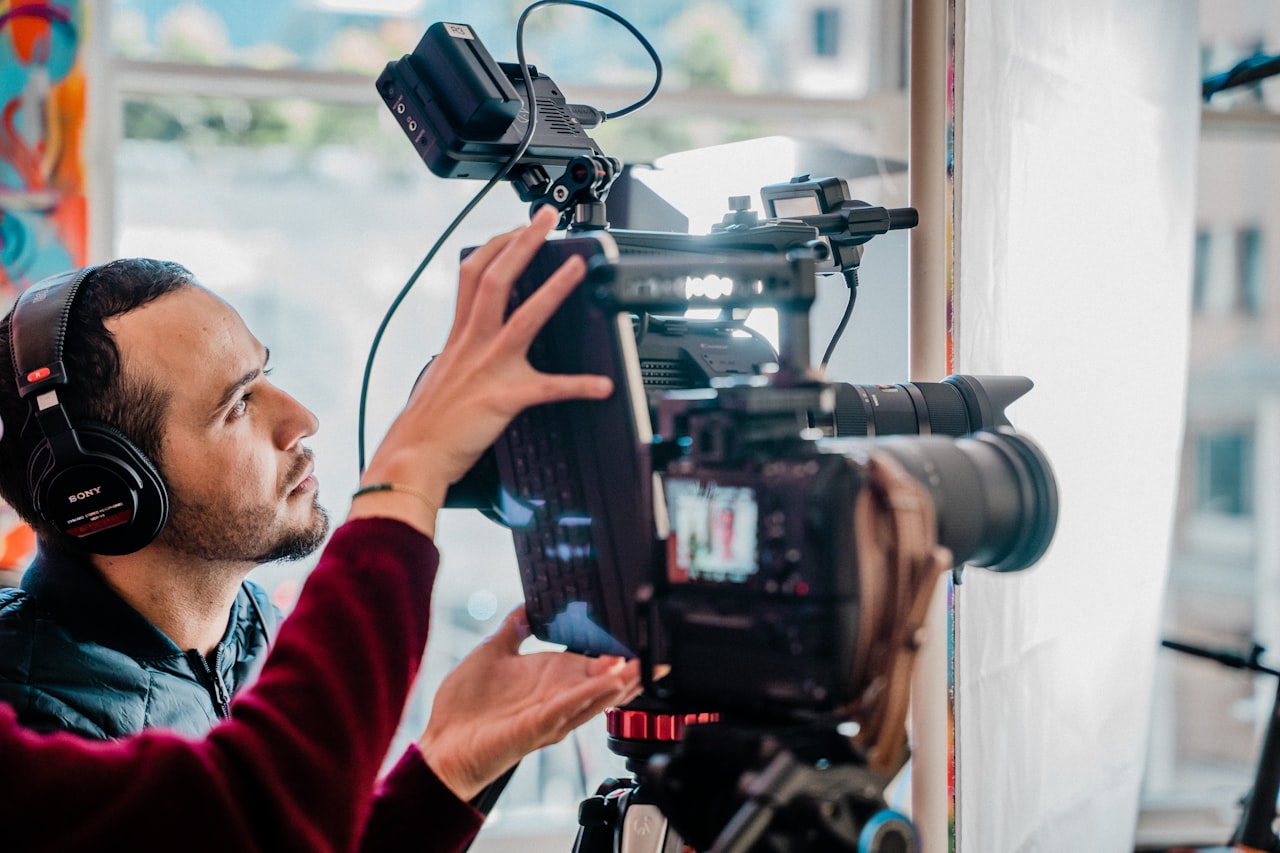 Applying Video Psychology for Singapore Audiences — Video Marketing Psychology: Keep Viewers Watching and Clicking