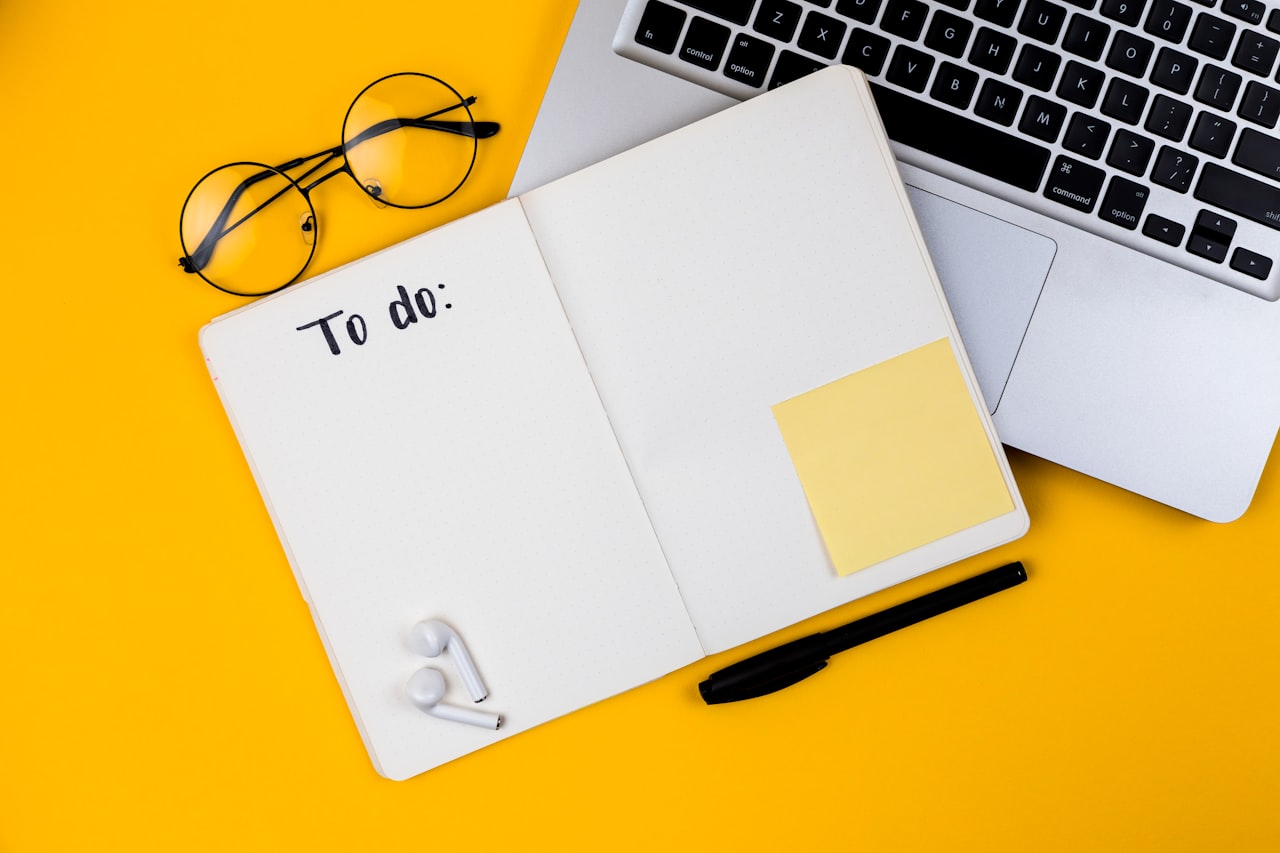Promotion Timeline: 4 Weeks Before to Day-Of — Webinar Planning Template: Checklist from Promotion to Follow-Up